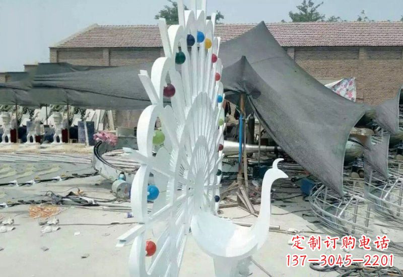 南阳不锈钢孔雀雕塑精美绝伦