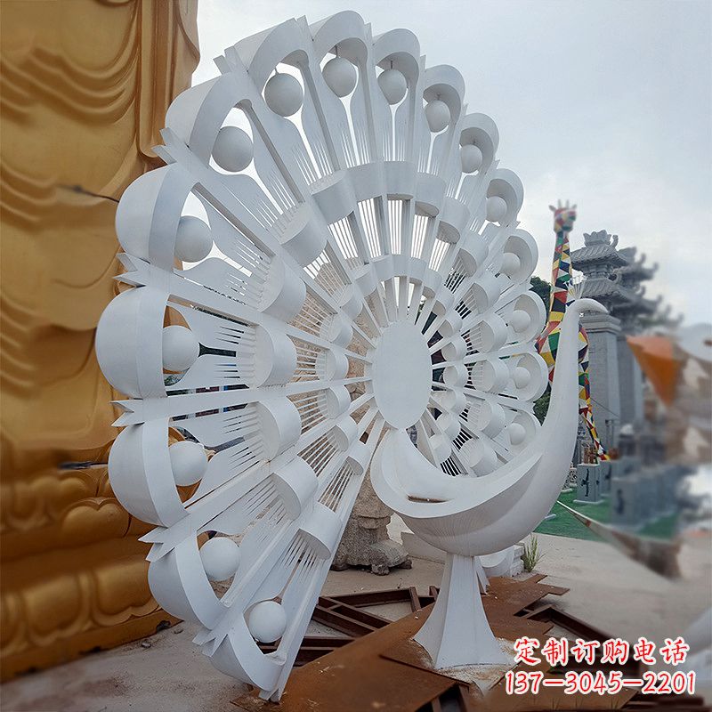 南阳不锈钢孔雀雕塑精美雕刻的艺术精品
