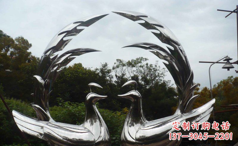 南阳不锈钢制作的孔雀雕塑