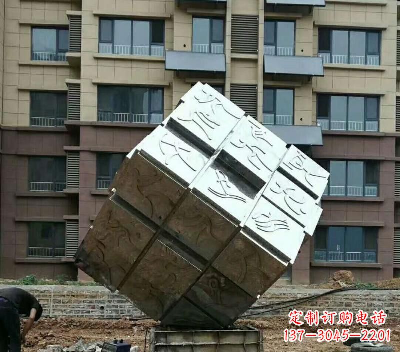 南阳不锈钢魔方雕塑令人惊叹的精致艺术
