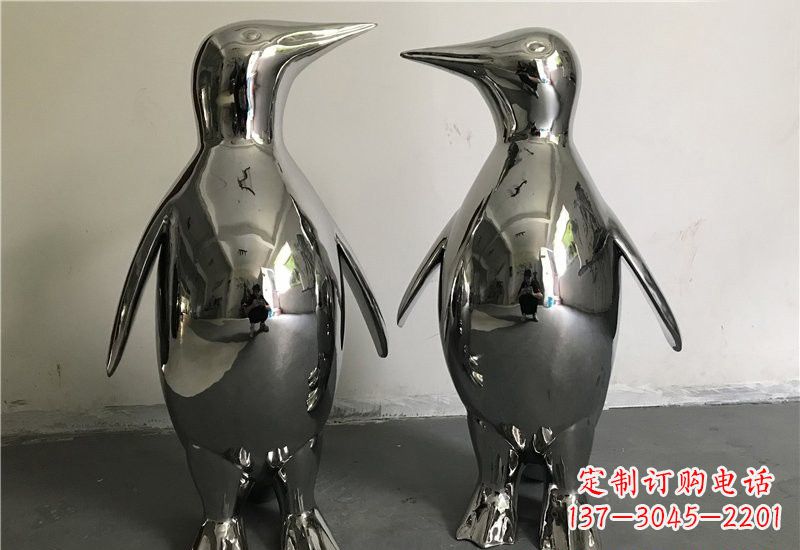 南阳企鹅雕塑以不锈钢赋予生命