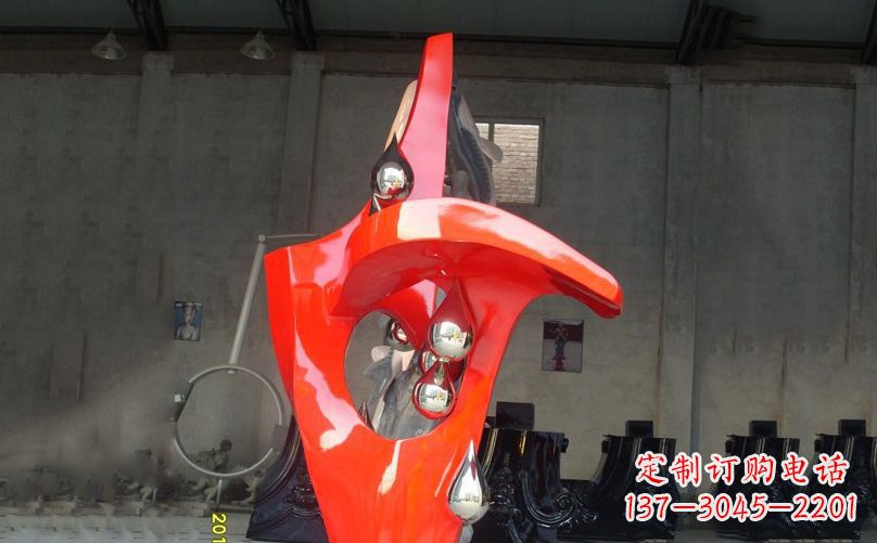 南阳不锈钢水滴雕塑美丽动人