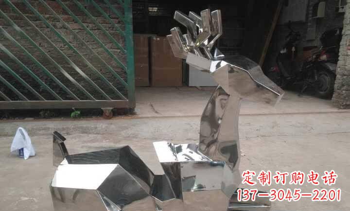 南阳不锈钢鹿雕塑艺术之美