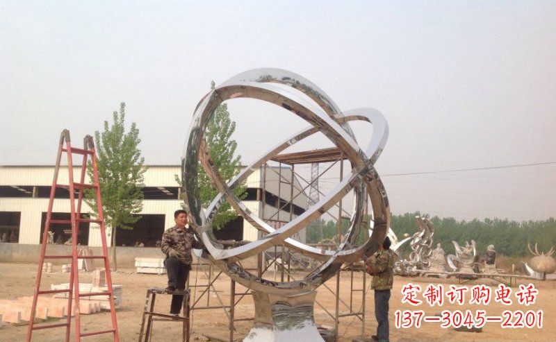 南阳不锈钢抽象圆环雕塑。