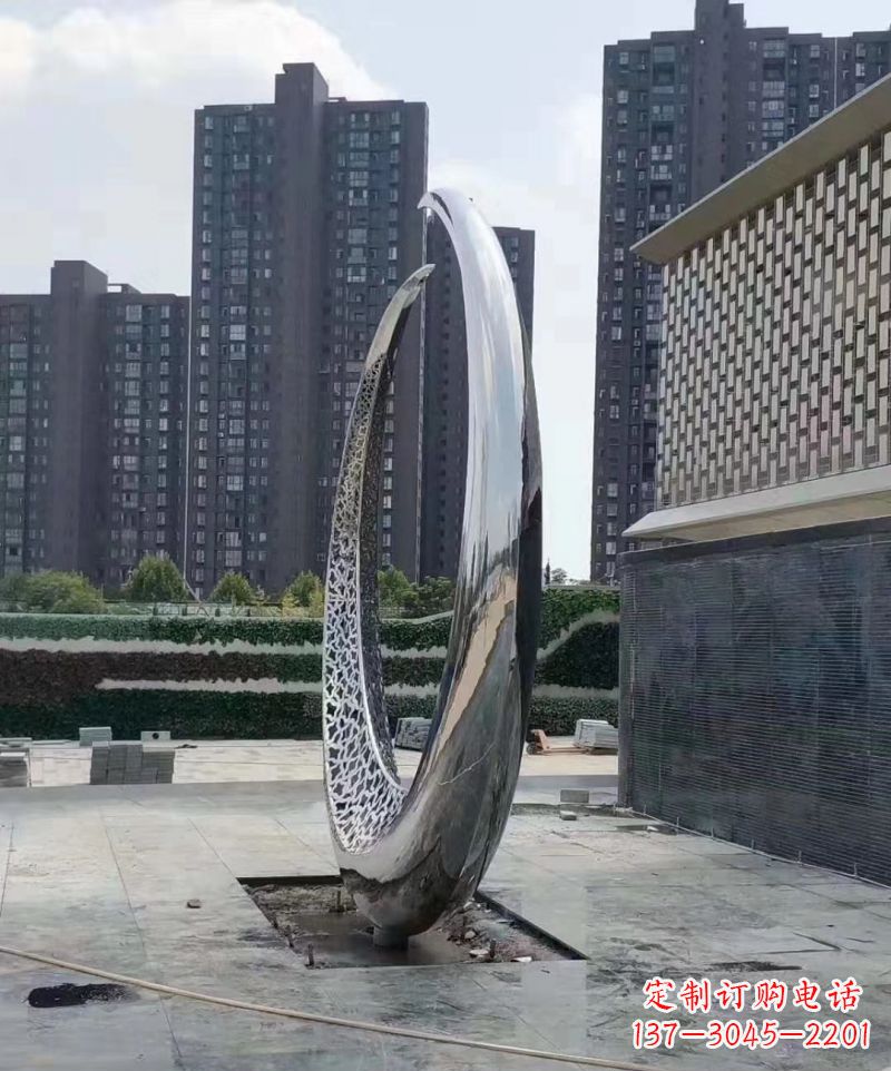 南阳精美不锈钢月亮雕塑