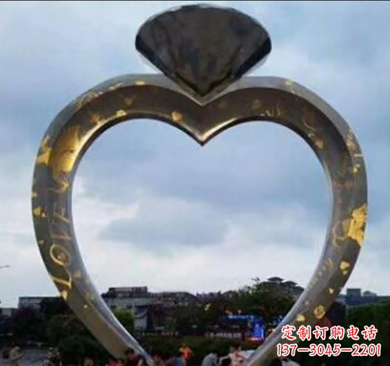 南阳不锈钢创意戒指雕塑拥有独一无二的外观