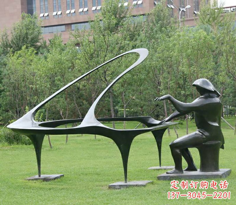 南阳不锈钢钢琴雕塑——激发人们心中的音乐