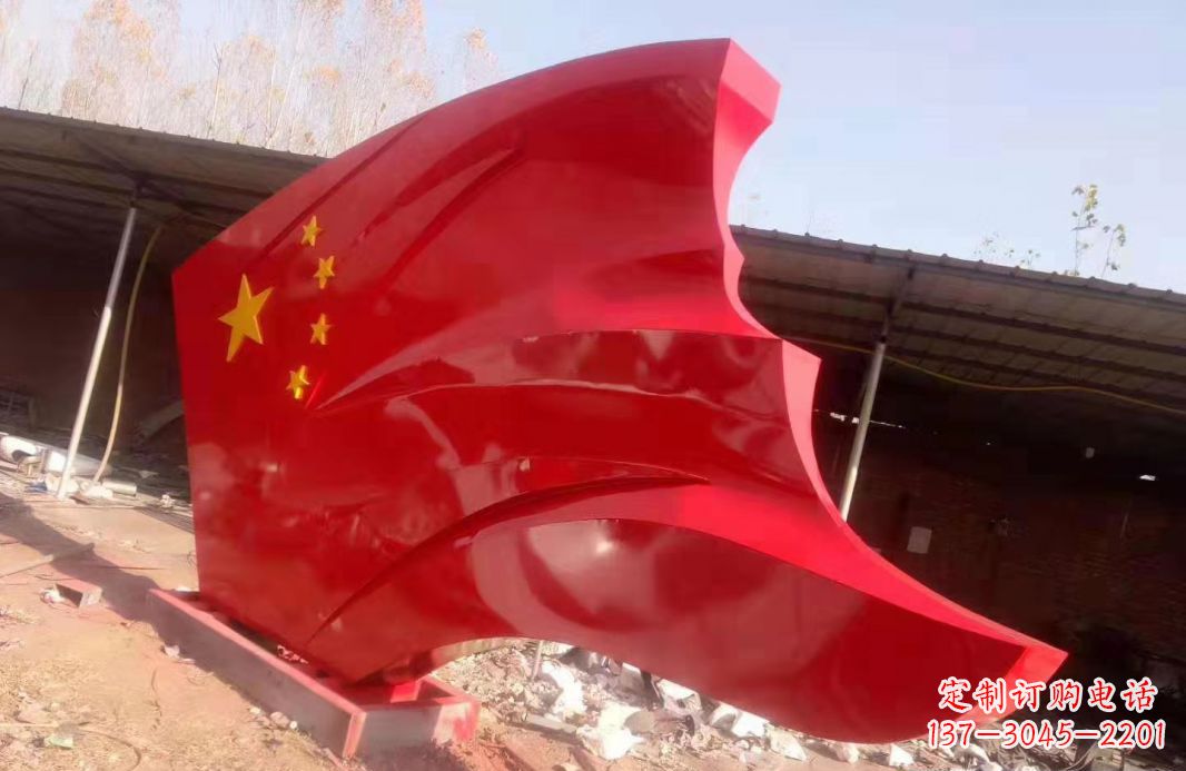 南阳党旗雕塑传承红色基因的象征
