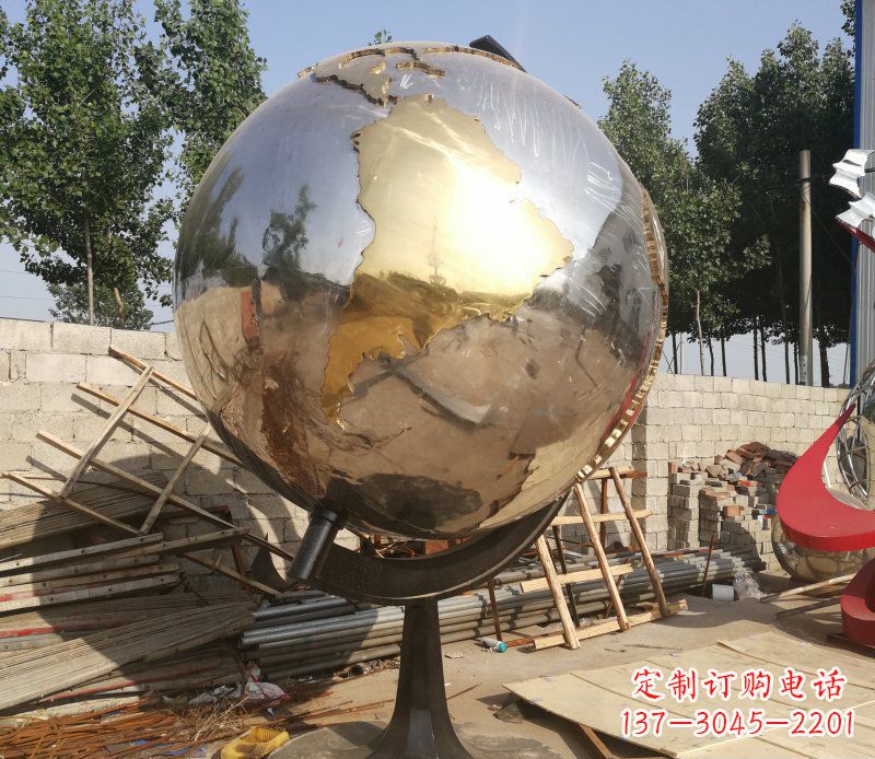 南阳不锈钢地球仪校园中的精美雕塑
