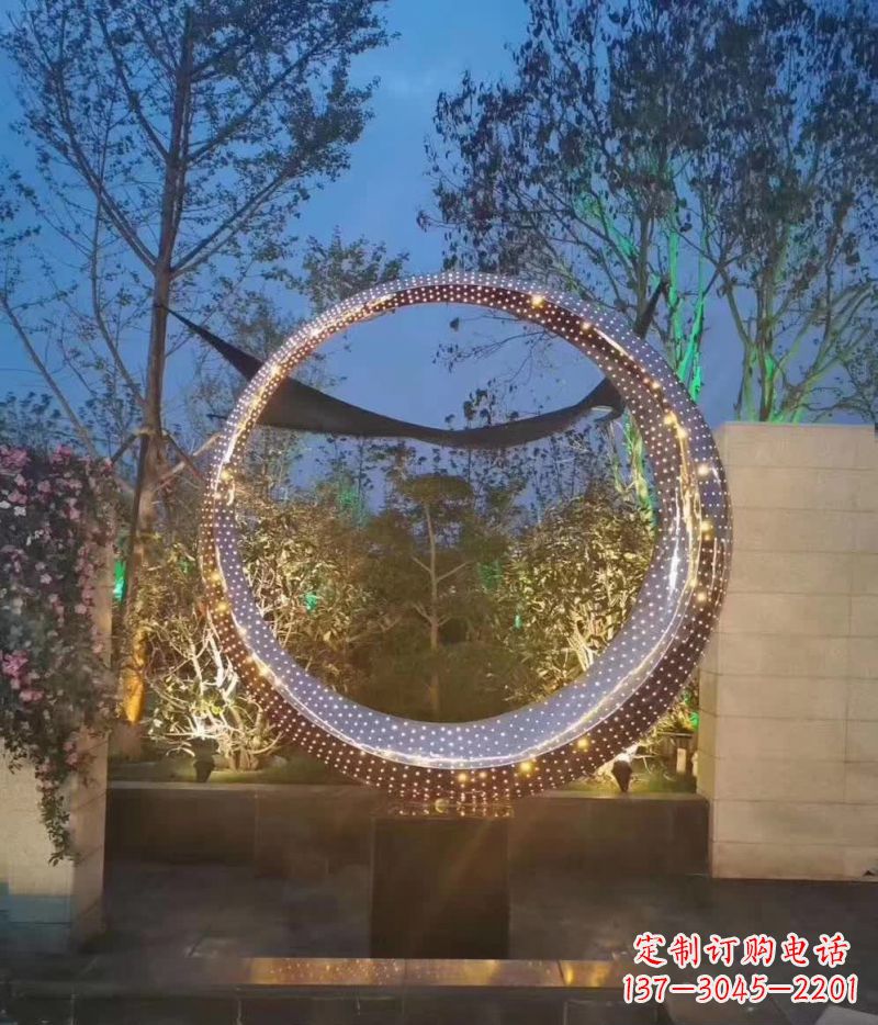 南阳不锈钢圆环雕塑艺术与环境的完美结合