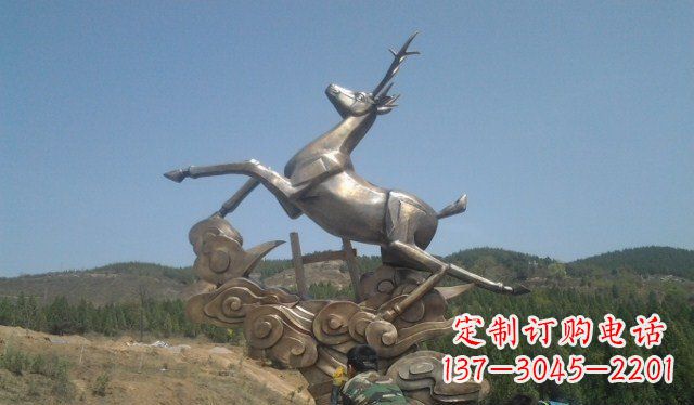 南阳不锈钢动物雕塑——飞奔的鹿