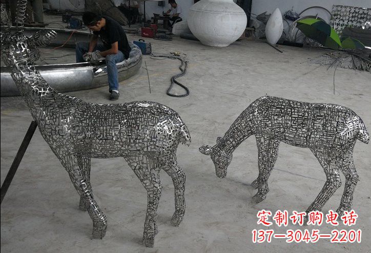 南阳不锈钢动物镂空鹿雕塑精美的艺术品