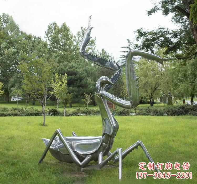 南阳不锈钢螳螂雕塑精雕细琢的艺术瑰宝