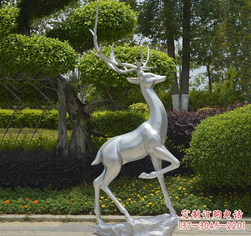 南阳不锈钢梅花鹿雕塑艺术与自然的完美结合