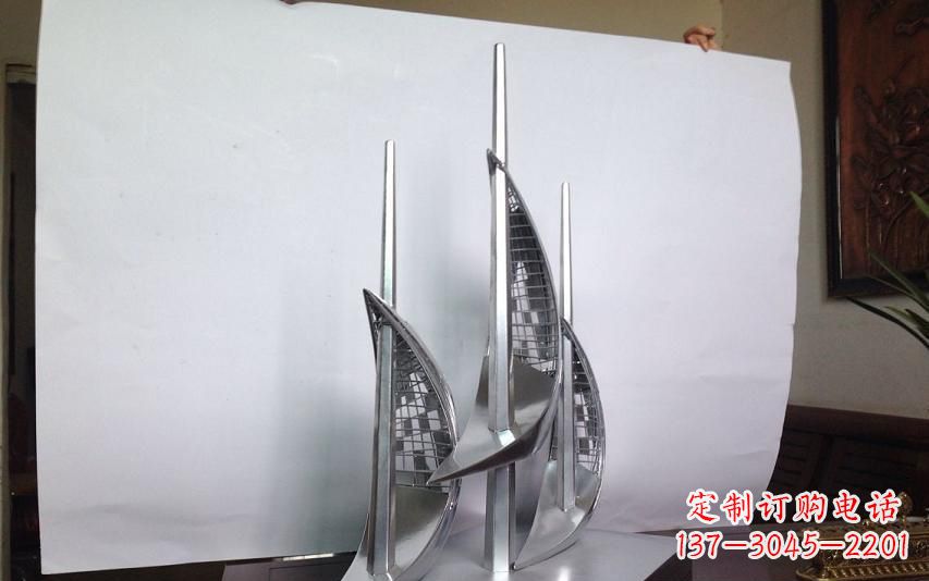 南阳不锈钢帆船雕塑传承精神的象征