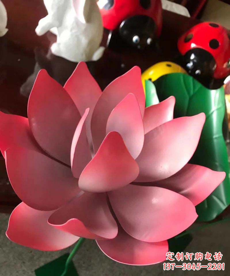 南阳不锈钢荷花雕塑古典之美永恒不变