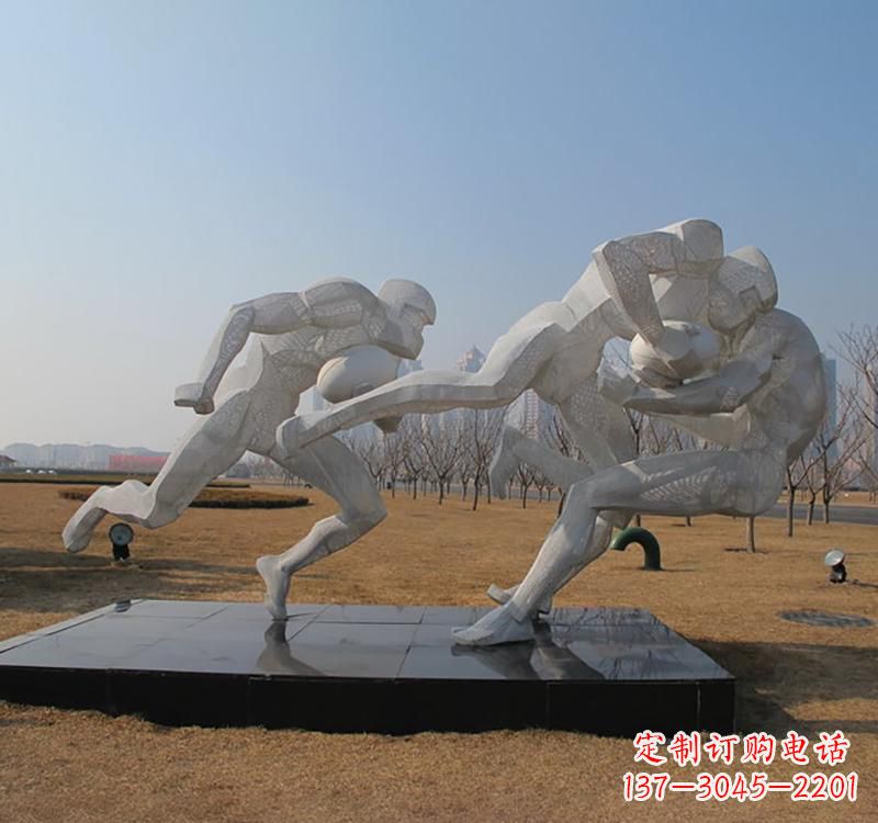 南阳不锈钢橄榄球雕塑传承精神的象征