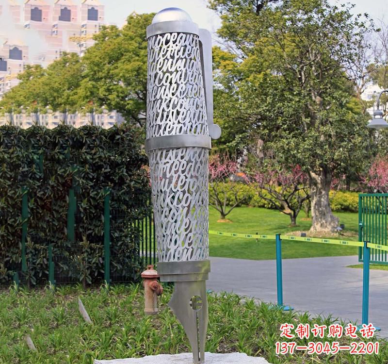 南阳精致不锈钢钢笔雕塑
