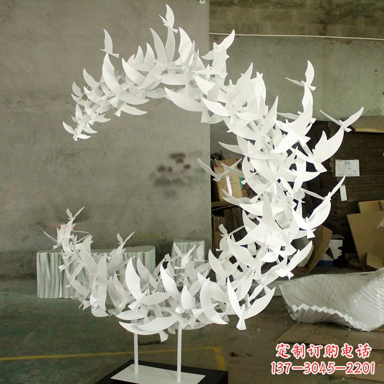 南阳不锈钢鸽子翱翔的象征