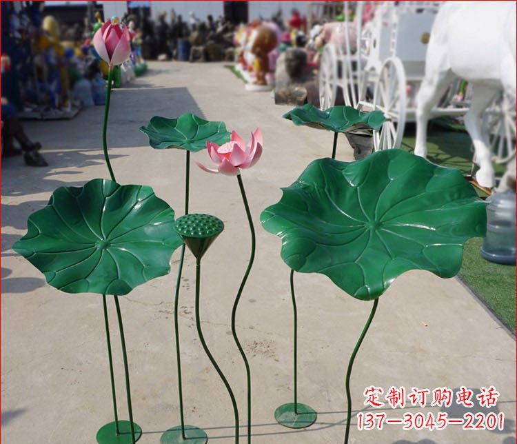 南阳不锈钢荷花雕塑色彩斑斓美不胜收