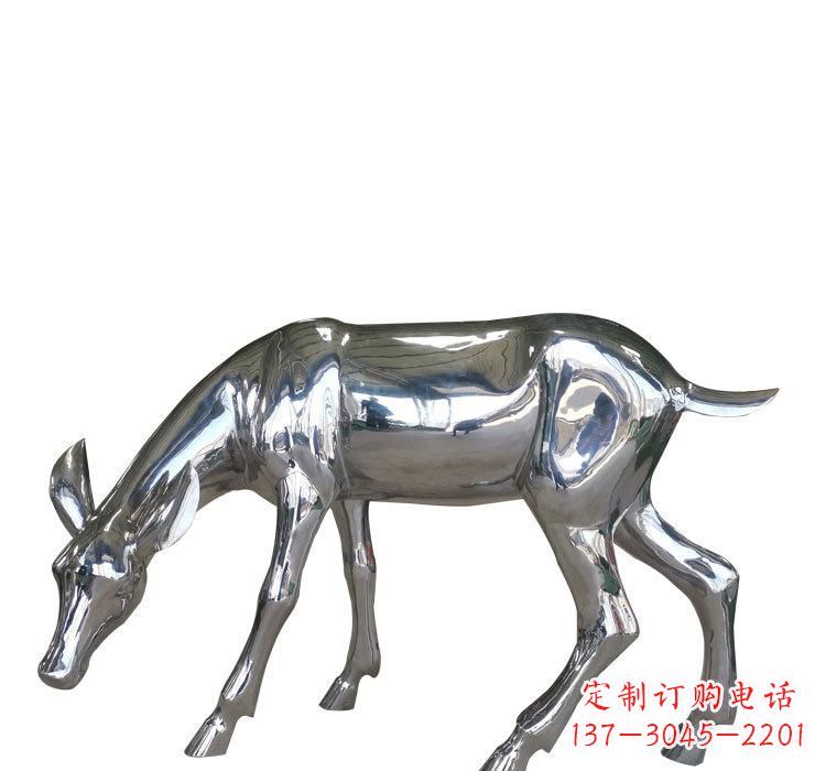 南阳不锈钢公园草坪上的鹿雕塑——让美景更加完美