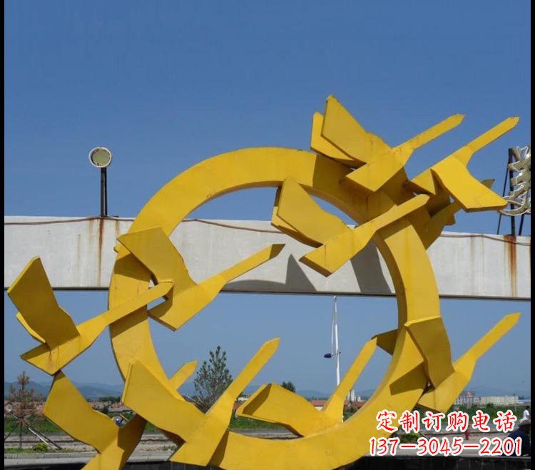 南阳不锈钢大雁雕塑点缀公园美景
