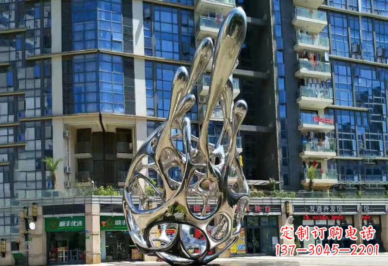 南阳不锈钢公园抽象火龙果雕塑