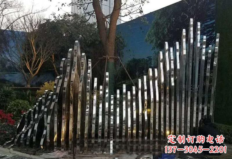 南阳不锈钢公园抽象假山雕塑