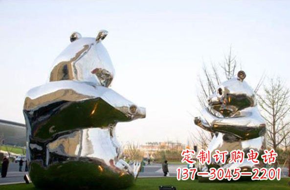 南阳不锈钢熊猫雕塑传递友谊与和平
