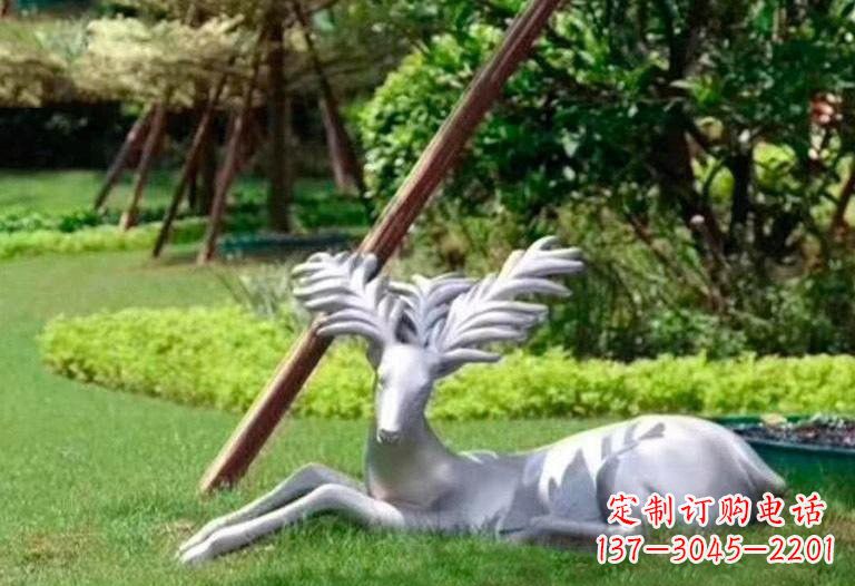 南阳不锈钢公园大角鹿雕塑精致而美丽
