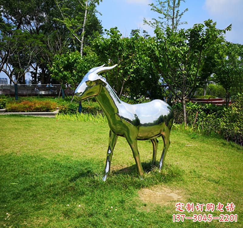 南阳不锈钢公园动物镜面羊雕塑