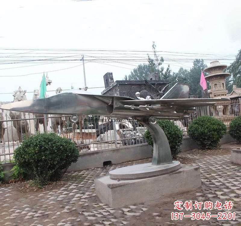 南阳不锈钢飞机雕塑——一种象征着力量与和平的艺术品