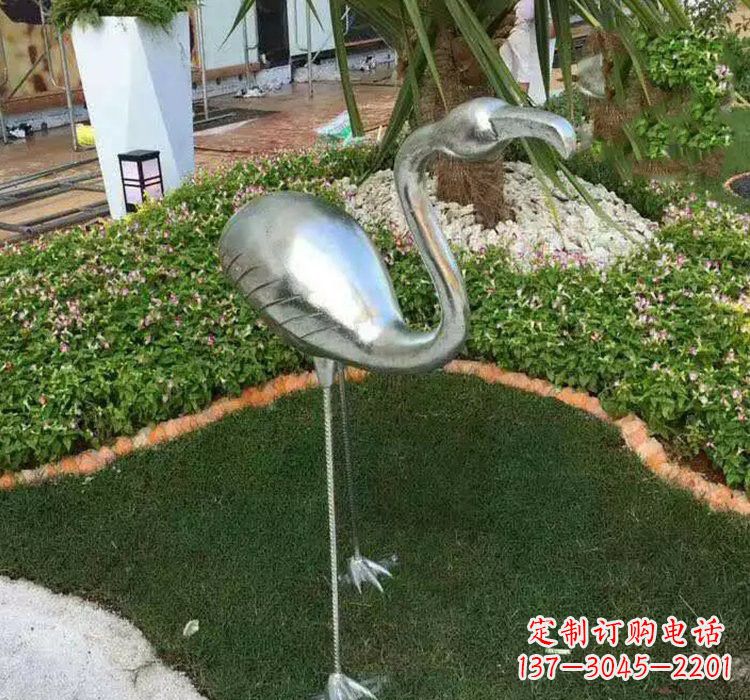 南阳火烈鸟雕塑美丽而又充满力量