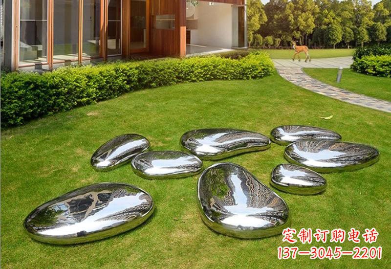 南阳不锈钢公园的鹅卵石雕塑