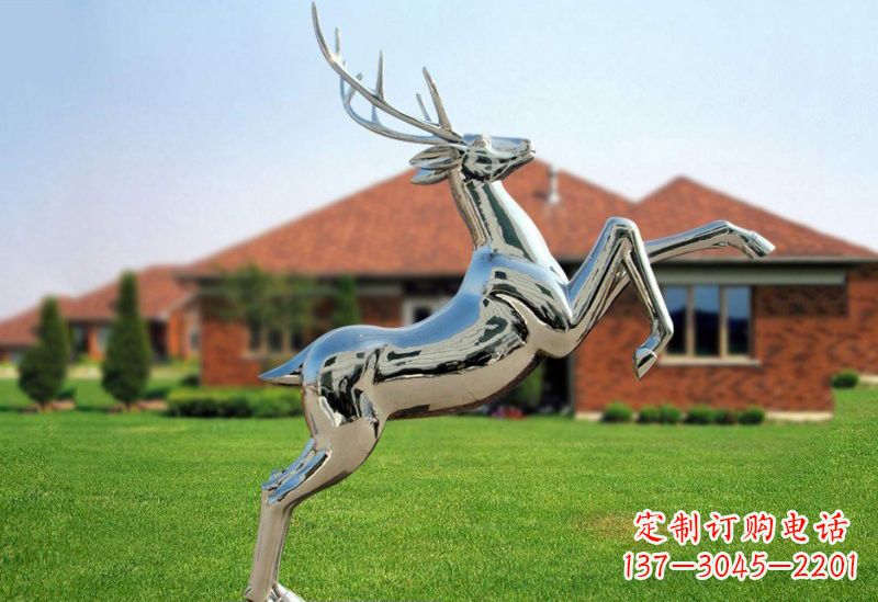 南阳梅花鹿雕塑 镜面反射着璀璨美景