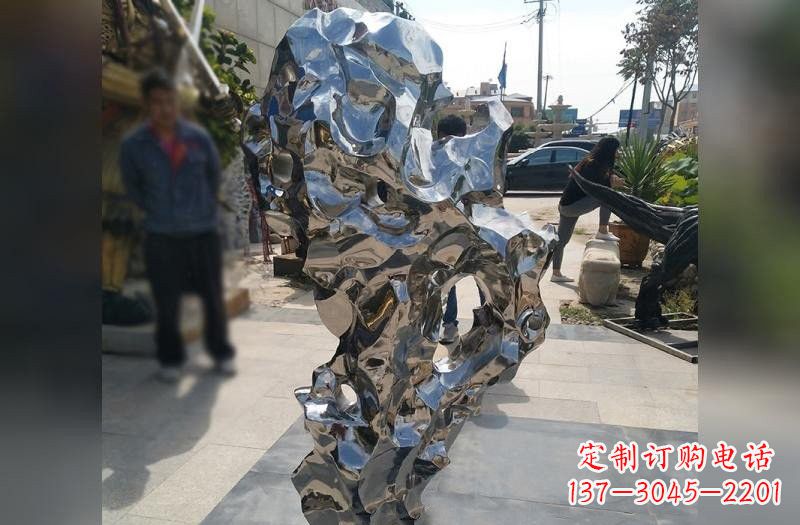 南阳太湖石雕塑——点缀不锈钢公园