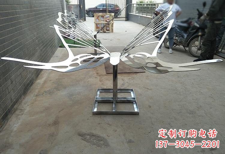南阳非凡之美不锈钢公园的蝴蝶雕塑