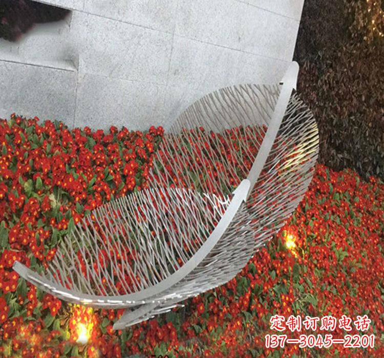 南阳不锈钢公园镂空树叶雕塑
