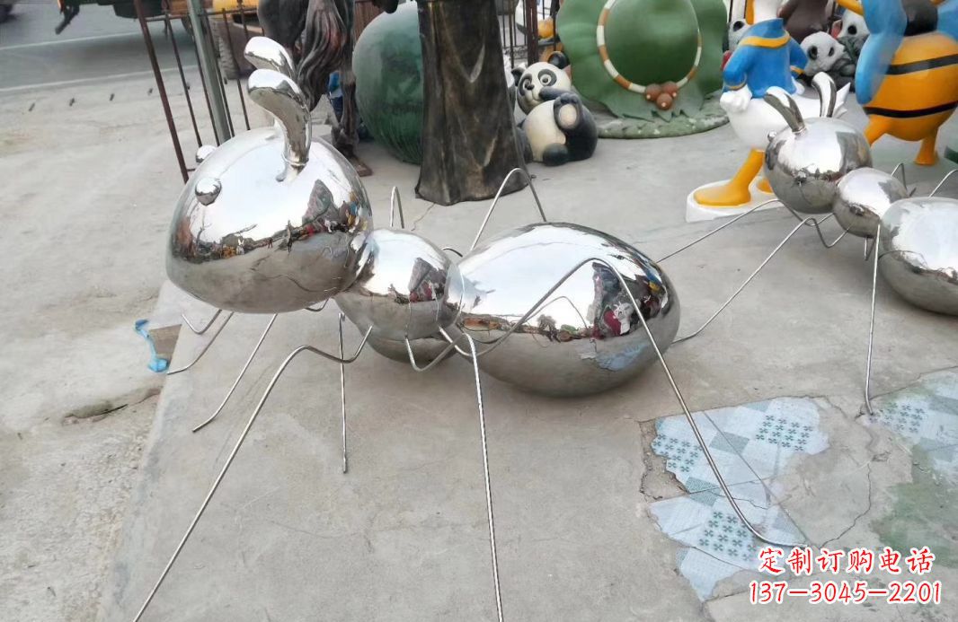 南阳精致雕塑——不锈钢蚂蚁