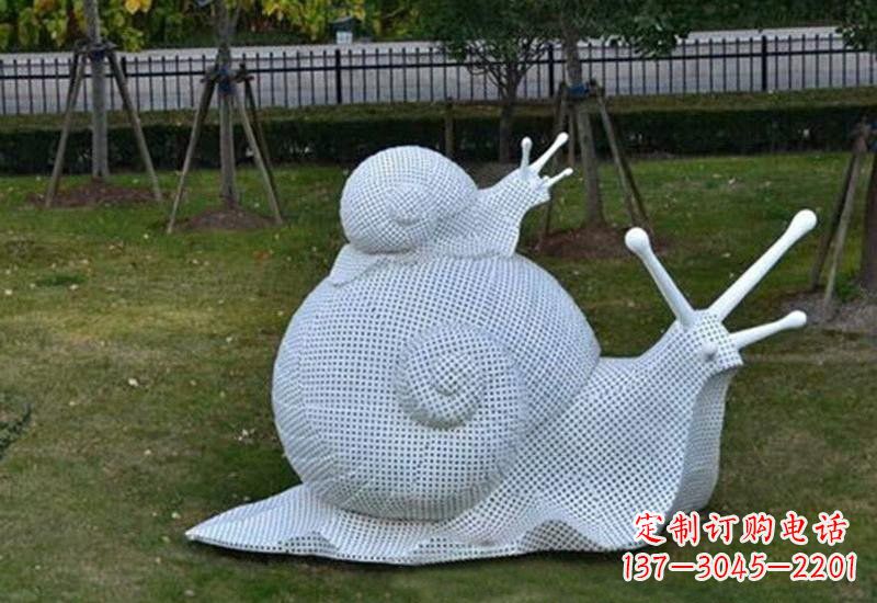 南阳不锈钢公园的“母子蜗牛”雕塑
