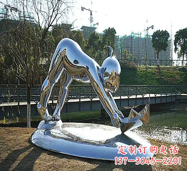 南阳不锈钢公园里的儿童雕塑