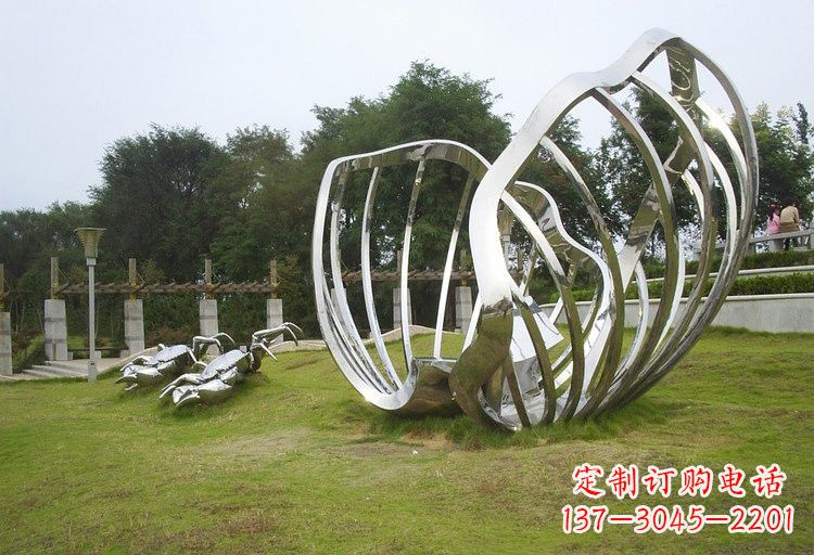 南阳不锈钢公园里的贝壳雕塑