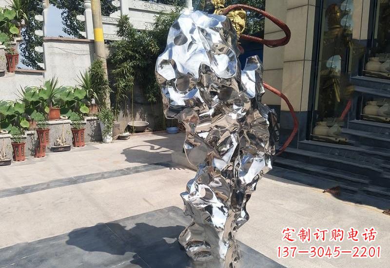 南阳太湖石雕塑传承中华文化精髓