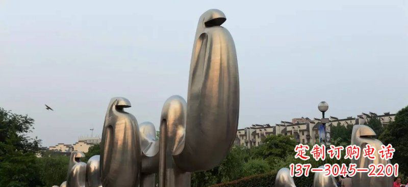 南阳不锈钢广场上的骆驼雕塑