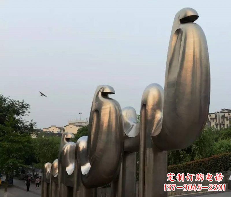 南阳不锈钢骆驼雕塑给城市增添新魅力