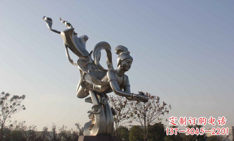 南阳不锈钢广场蟠桃仙女雕塑