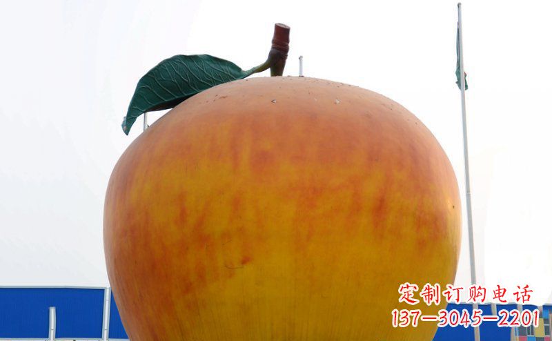 南阳不锈钢广场苹果雕塑