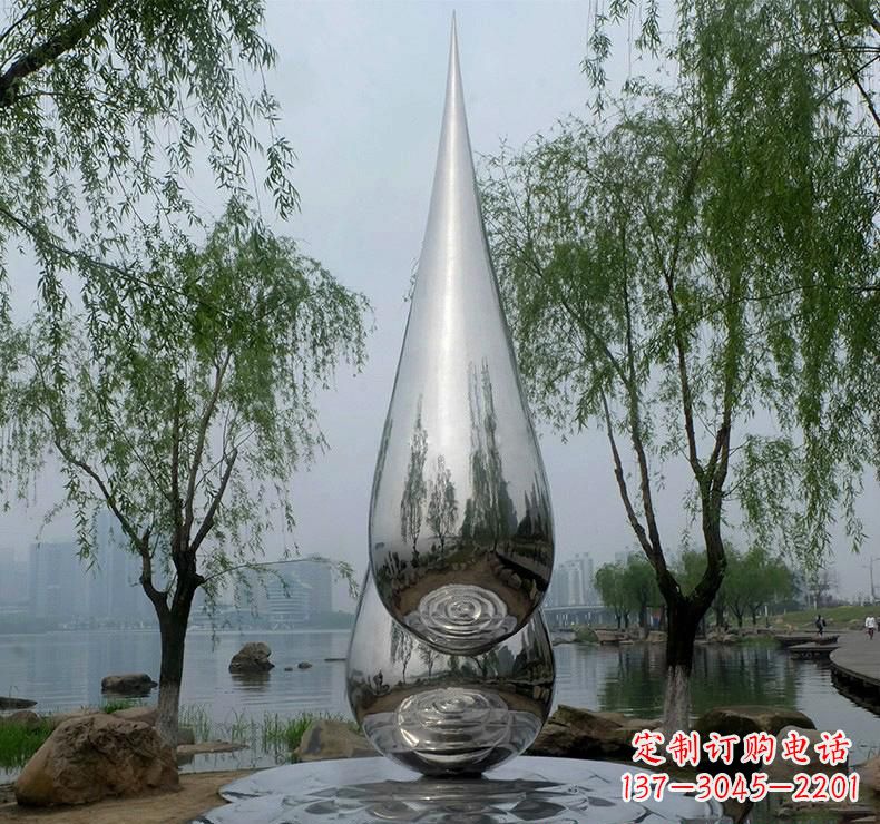 南阳不锈钢广场的水滴雕塑