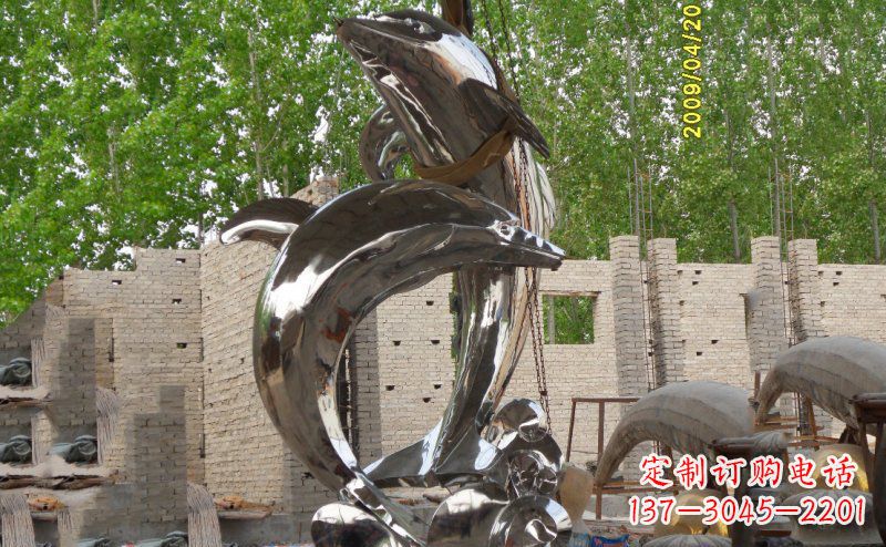 南阳海豚之美不锈钢海边雕塑