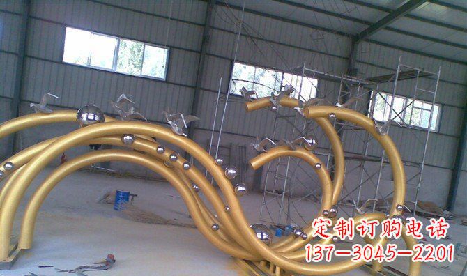 南阳海鸥景观以不锈钢雕塑点亮海岸